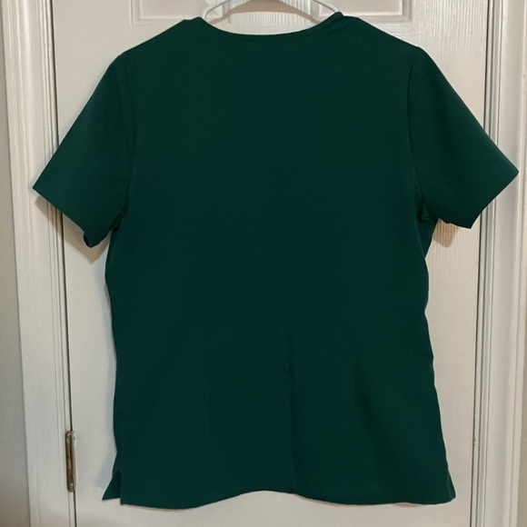 Figs Medium Casma Top in Hunter Green - Picture 3 of 3
